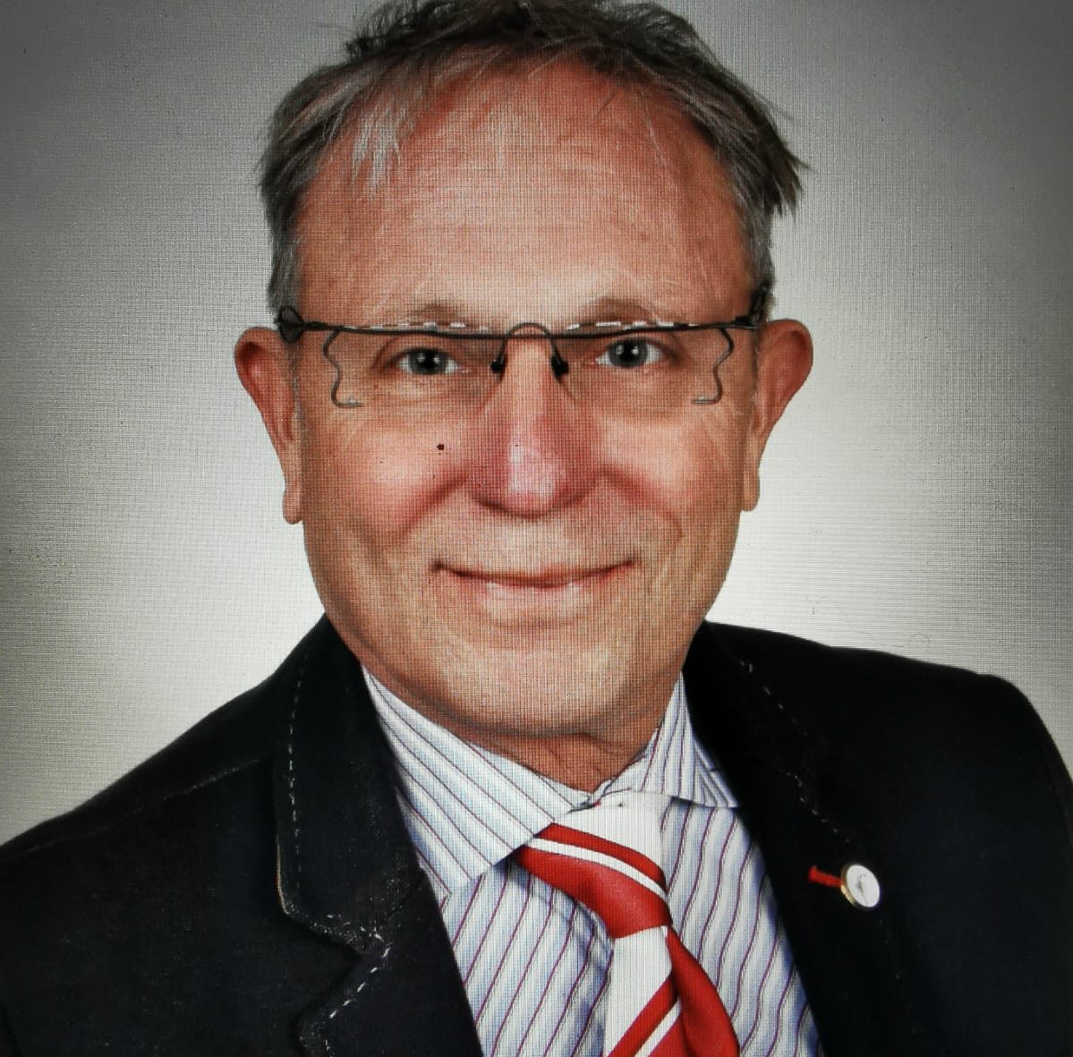 (3) Prof. Dr. Dr. Claus Muss PhD